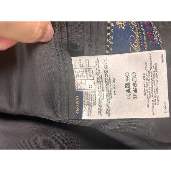 Brooks Brothers 1818 Collection men’s blazer in a gray pinstripe wool - Picture 9 of 16